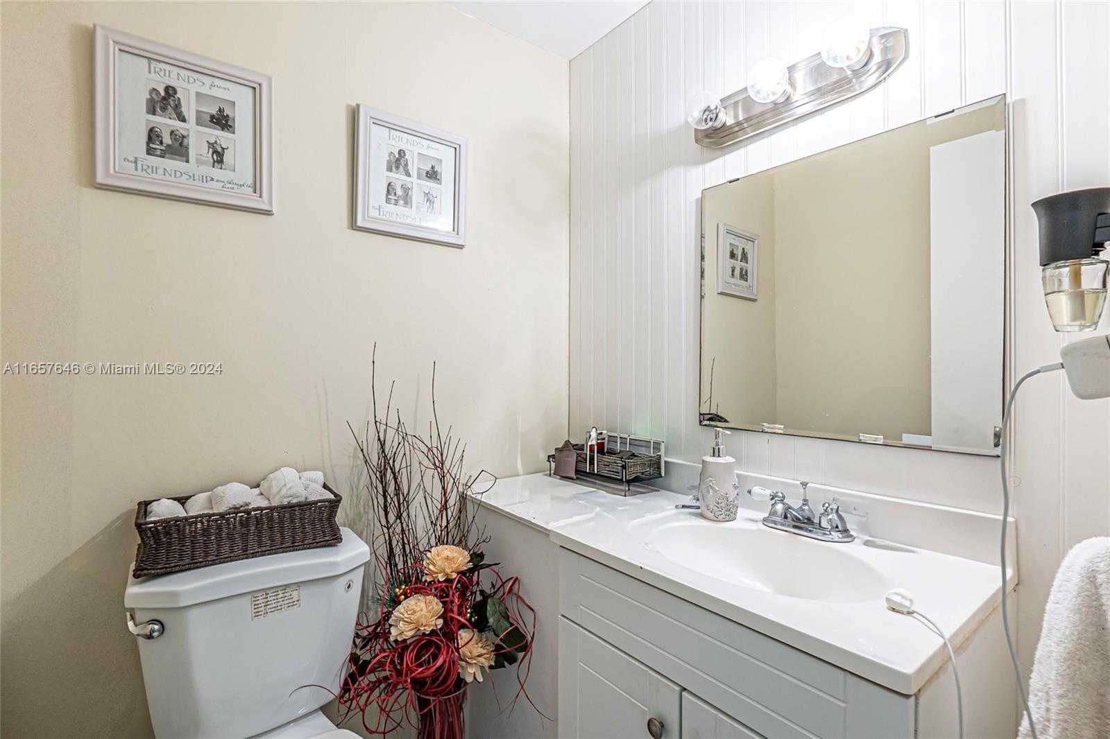 Small Image of 300 BAYVIEW DR #1012, Sunny Isles Beach Number 40