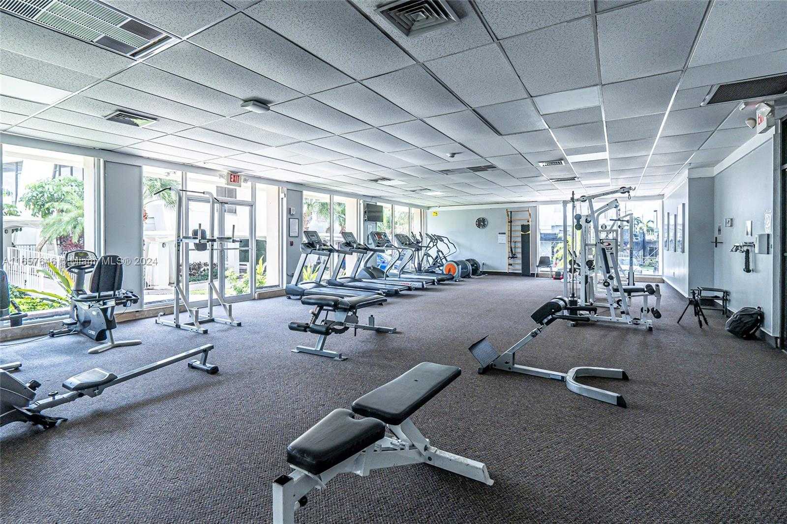 Small Image of 300 BAYVIEW DR #1012, Sunny Isles Beach Number 41
