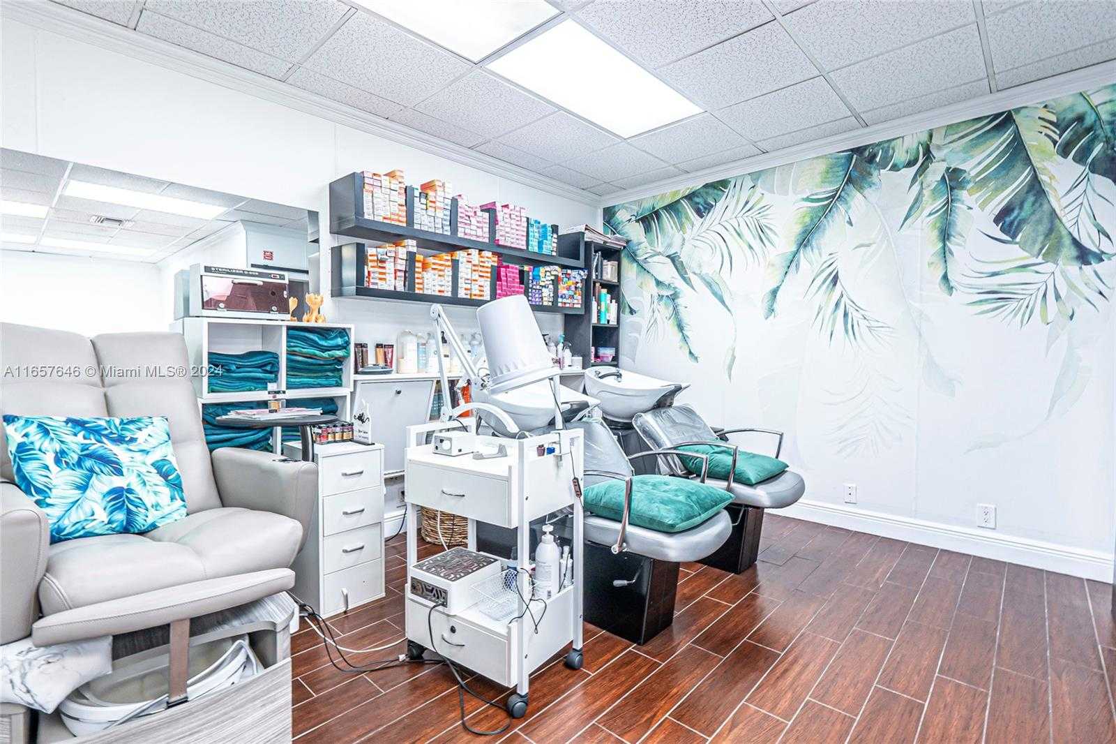 Small Image of 300 BAYVIEW DR #1012, Sunny Isles Beach Number 56