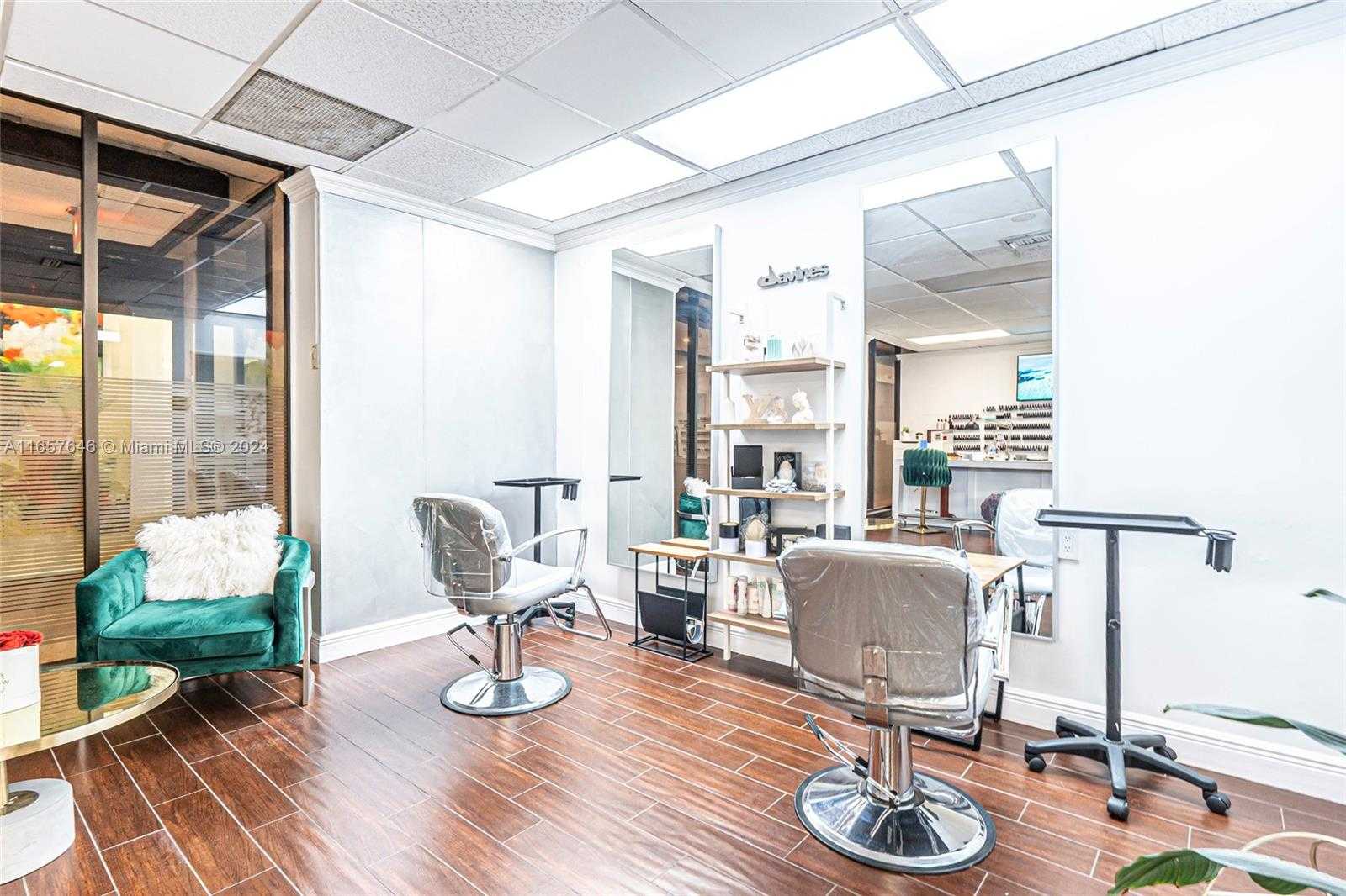 Small Image of 300 BAYVIEW DR #1012, Sunny Isles Beach Number 57
