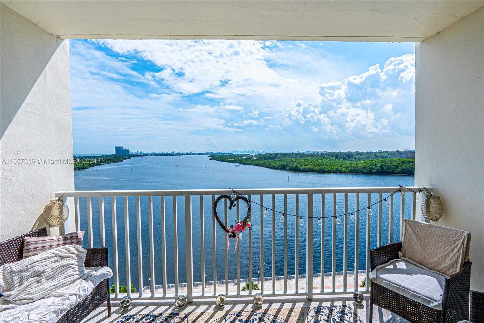 Small Image of 300 BAYVIEW DR #1012, Sunny Isles Beach Number 64