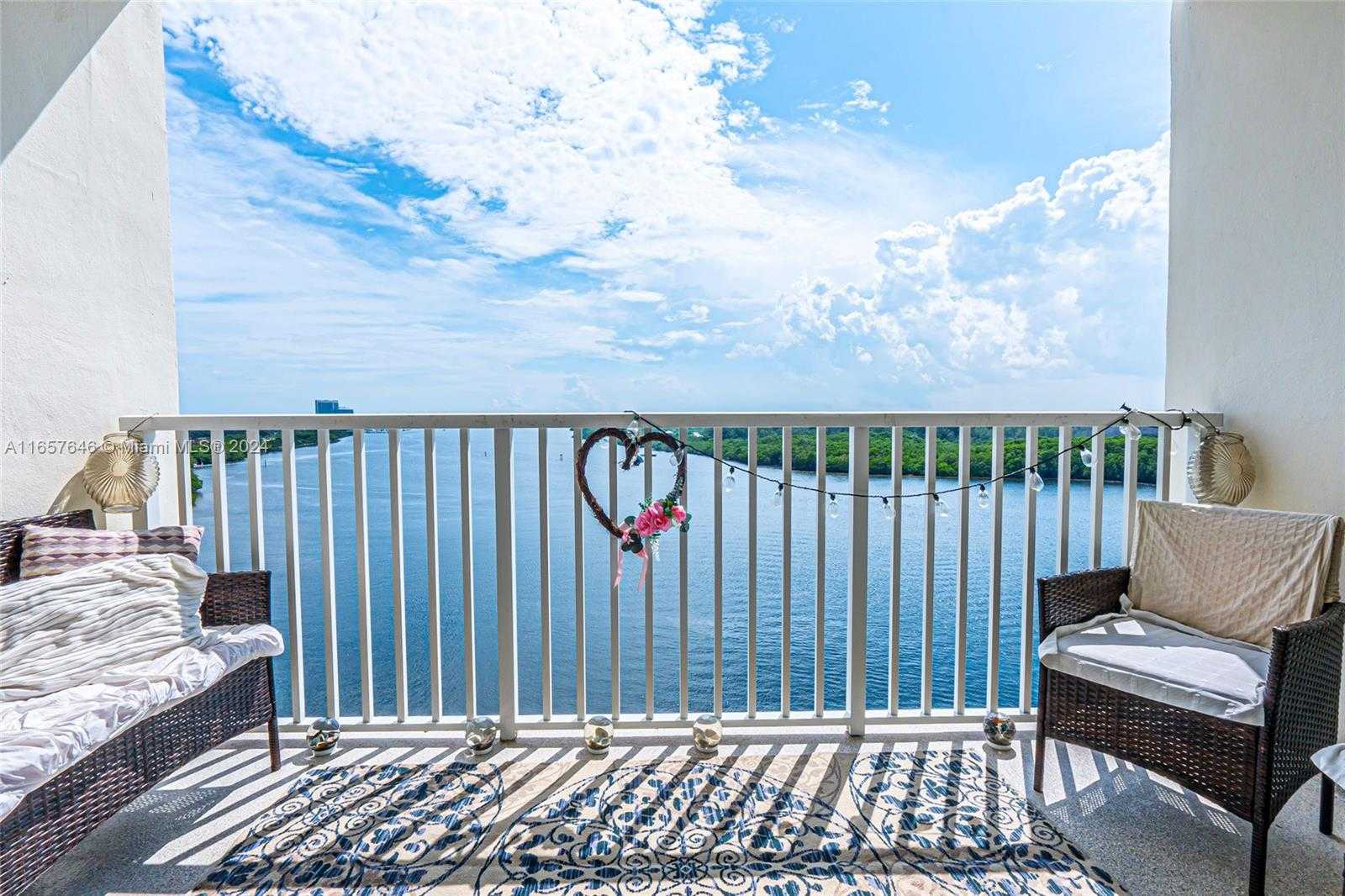 Small Image of 300 BAYVIEW DR #1012, Sunny Isles Beach Number 65