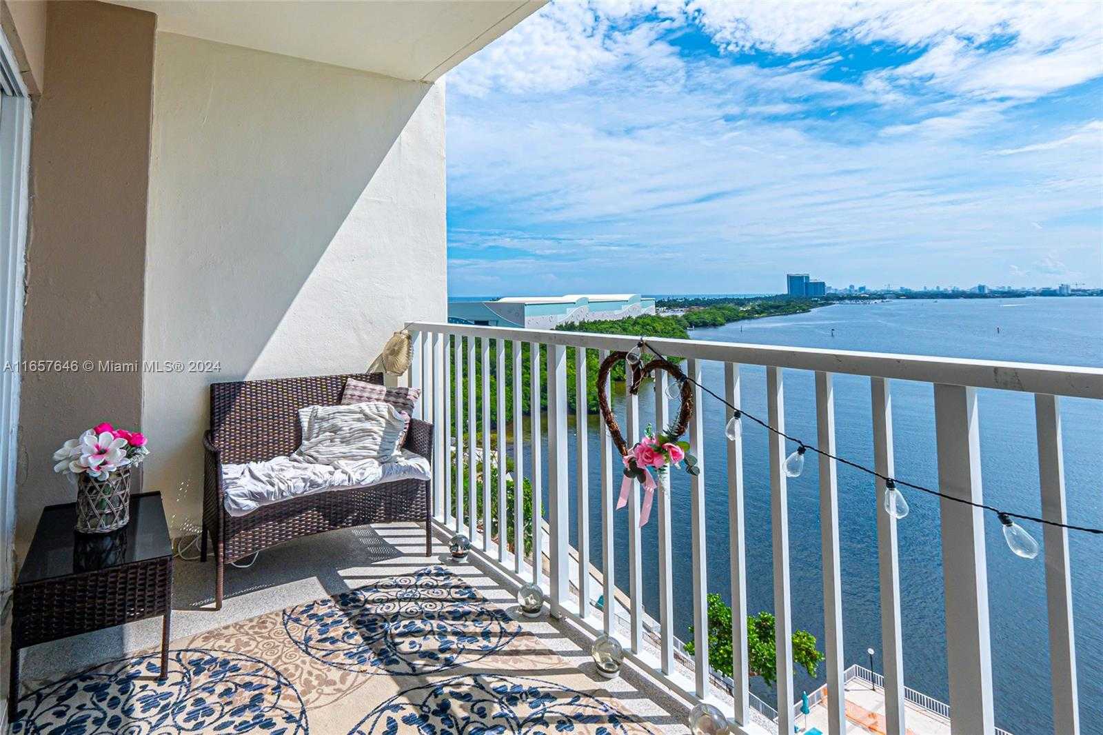 Small Image of 300 BAYVIEW DR #1012, Sunny Isles Beach Number 66