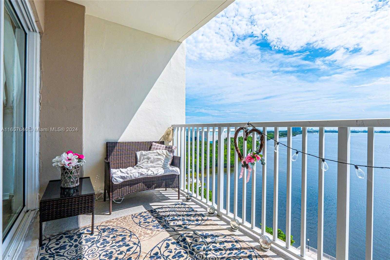 Small Image of 300 BAYVIEW DR #1012, Sunny Isles Beach Number 67