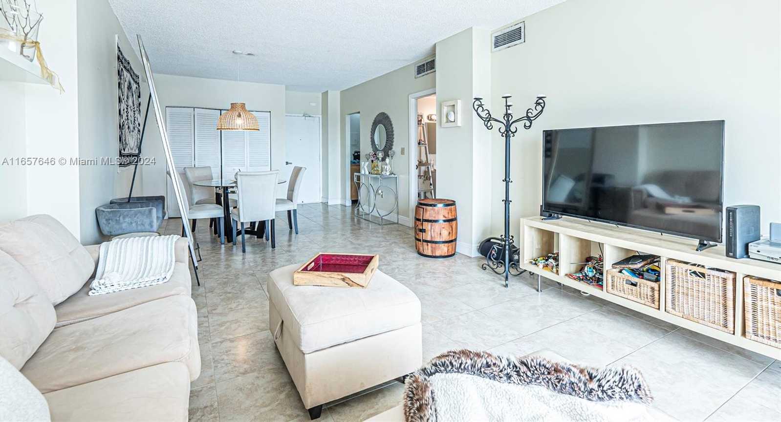 Small Image of 300 BAYVIEW DR #1012, Sunny Isles Beach Number 7