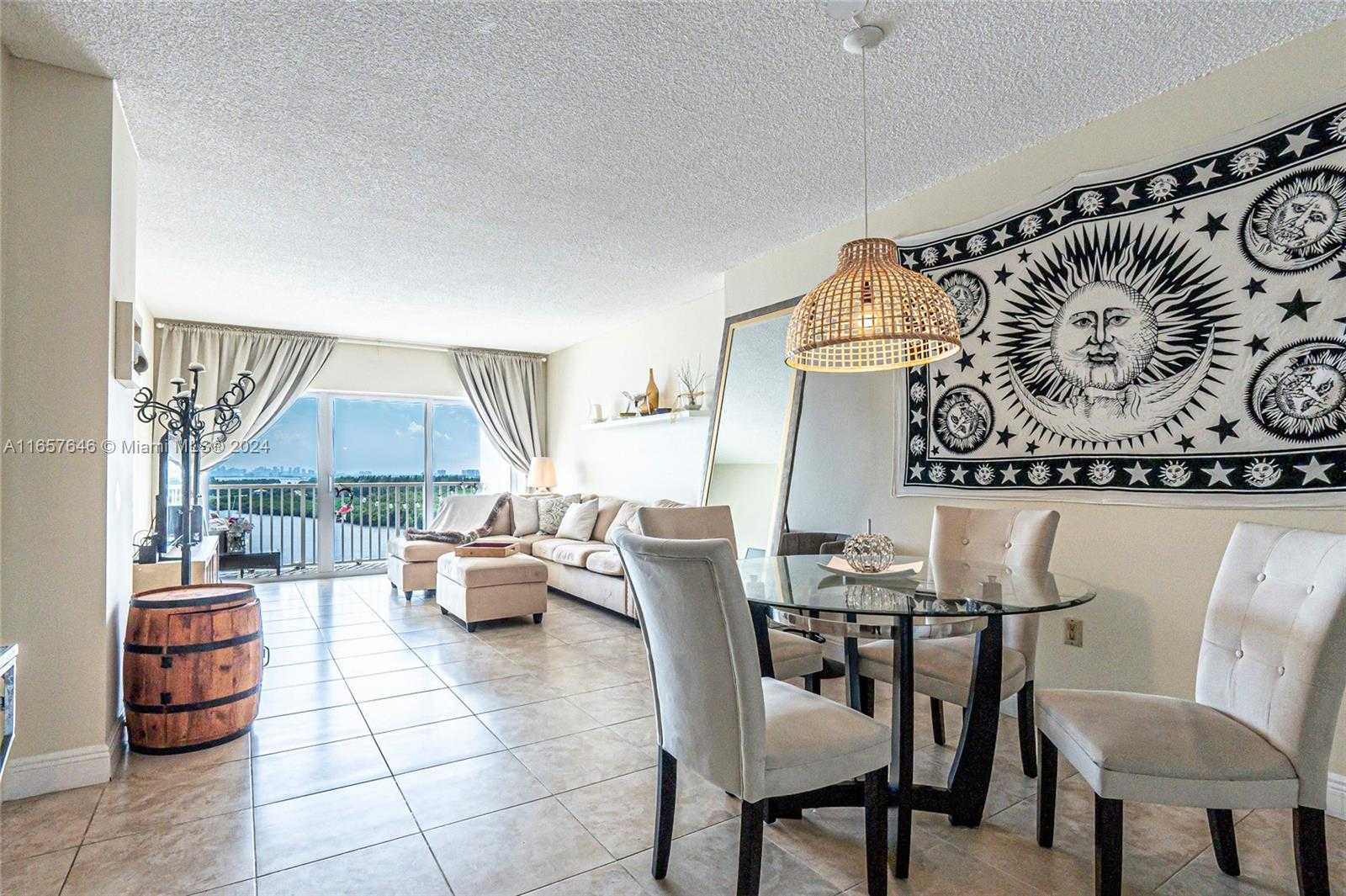 Small Image of 300 BAYVIEW DR #1012, Sunny Isles Beach Number 8
