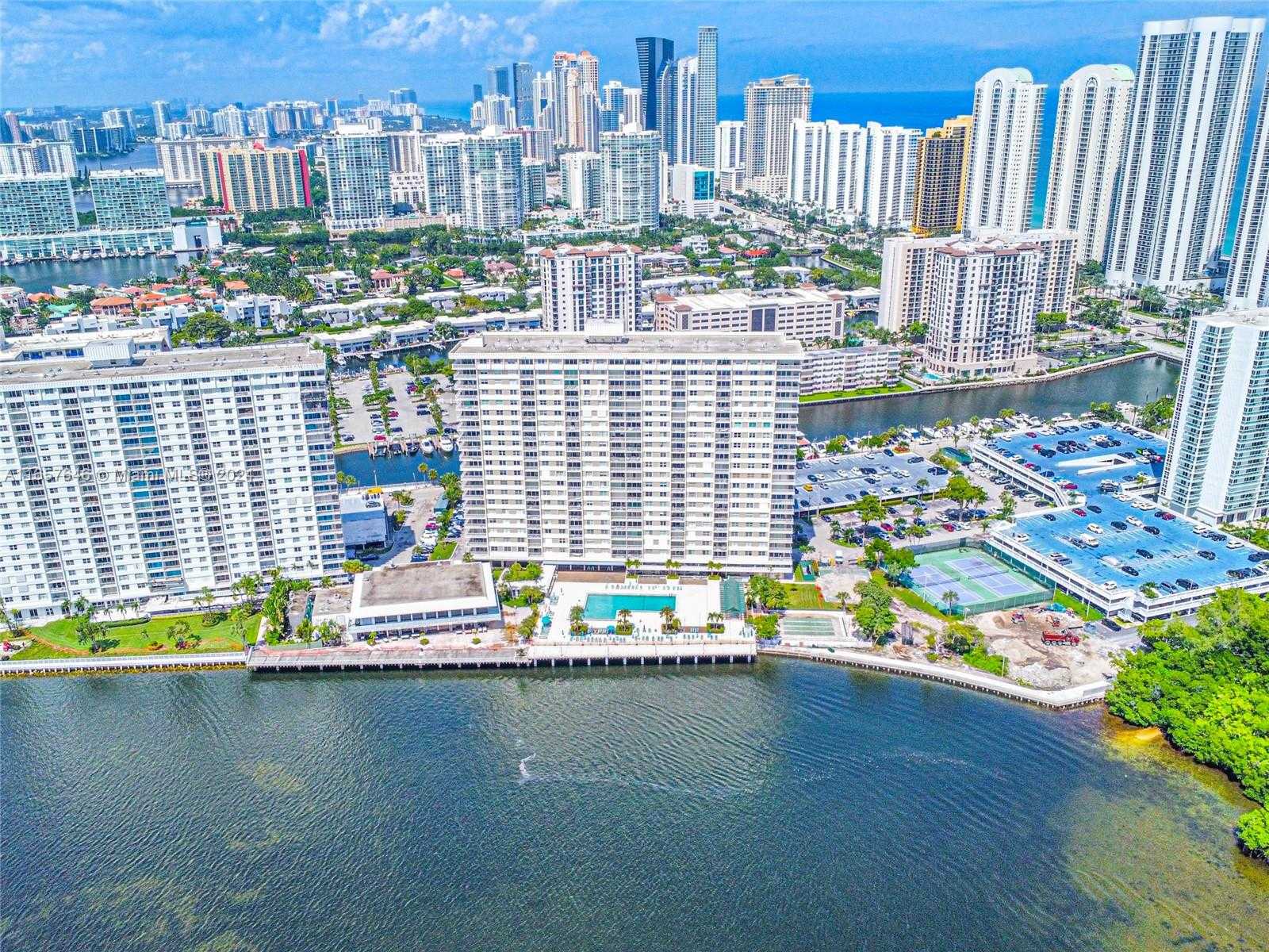 Small Image of 300 BAYVIEW DR #1012, Sunny Isles Beach Number 82