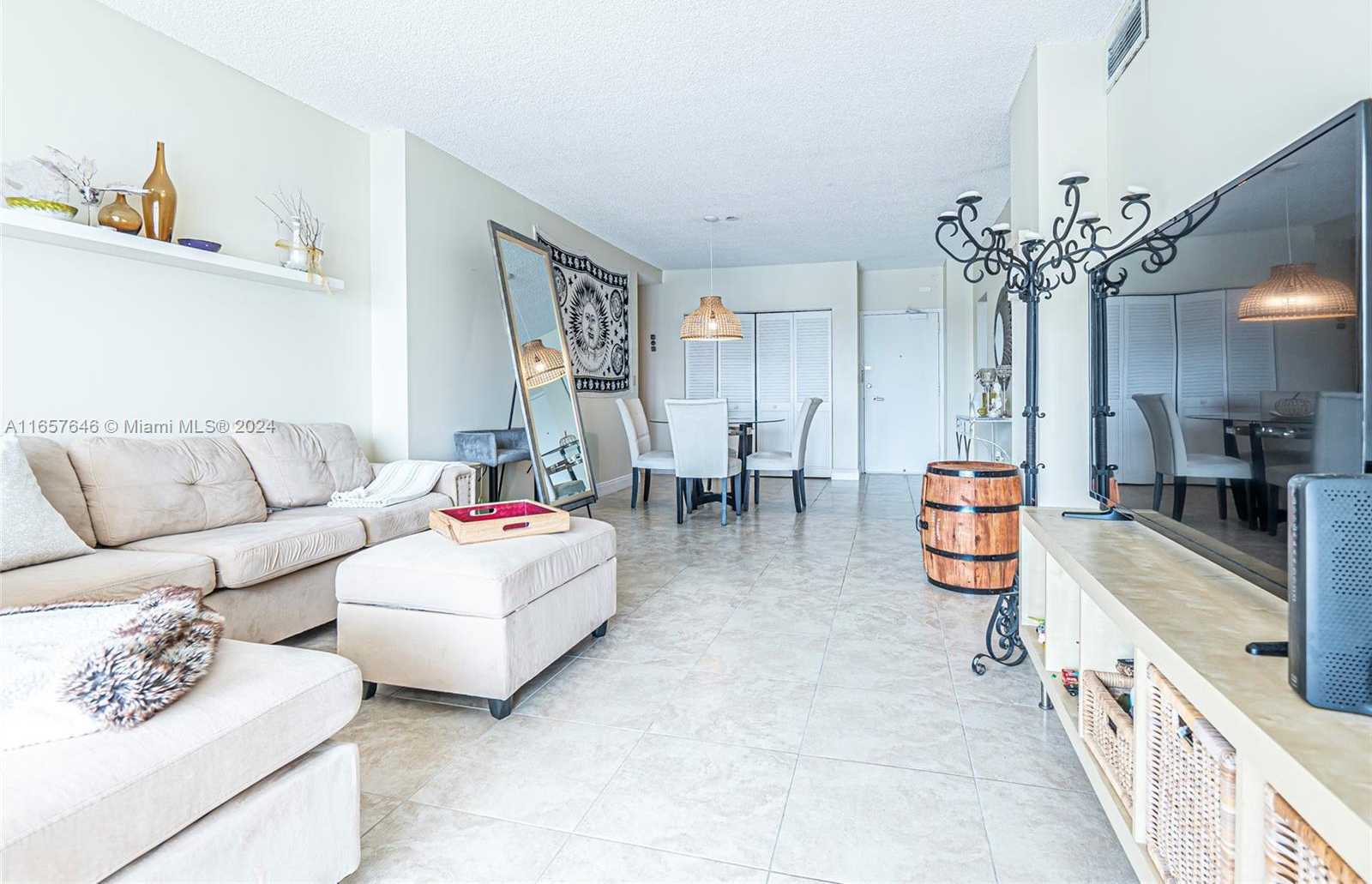 Small Image of 300 BAYVIEW DR #1012, Sunny Isles Beach Number 9