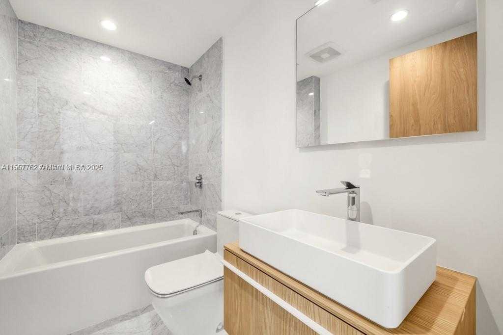 Small Image of 1135 103RD #307, Bay Harbor Islands Number 16