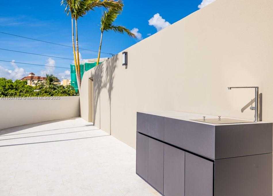 Small Image of 1135 103RD #307, Bay Harbor Islands Number 30