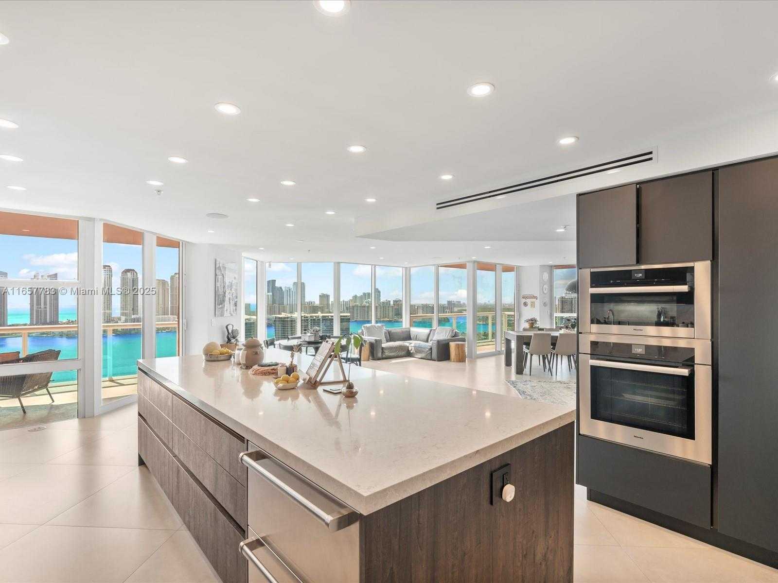 Small Image of 3370 HIDDEN BAY DR #2900, Aventura Number 15