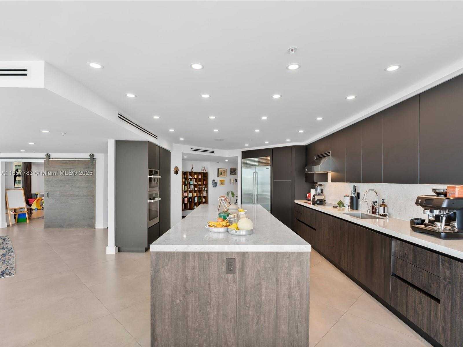 Small Image of 3370 HIDDEN BAY DR #2900, Aventura Number 16