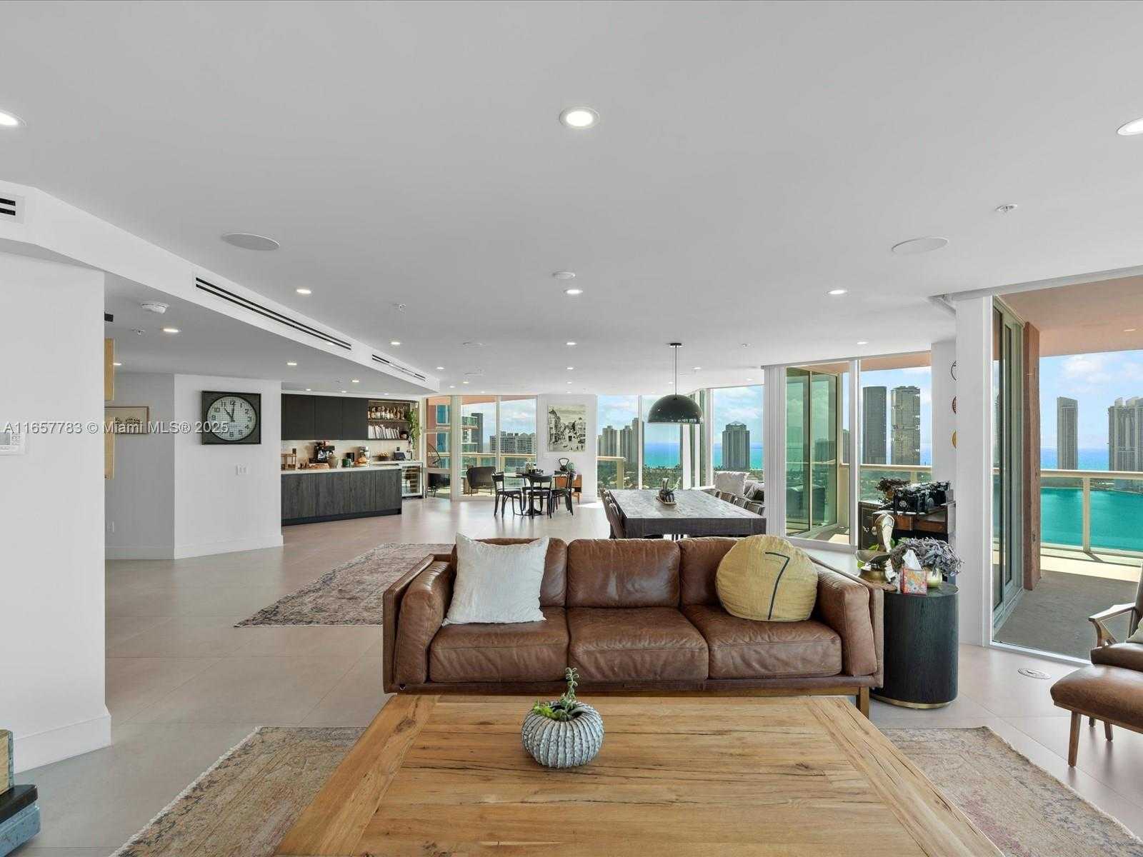Small Image of 3370 HIDDEN BAY DR #2900, Aventura Number 22
