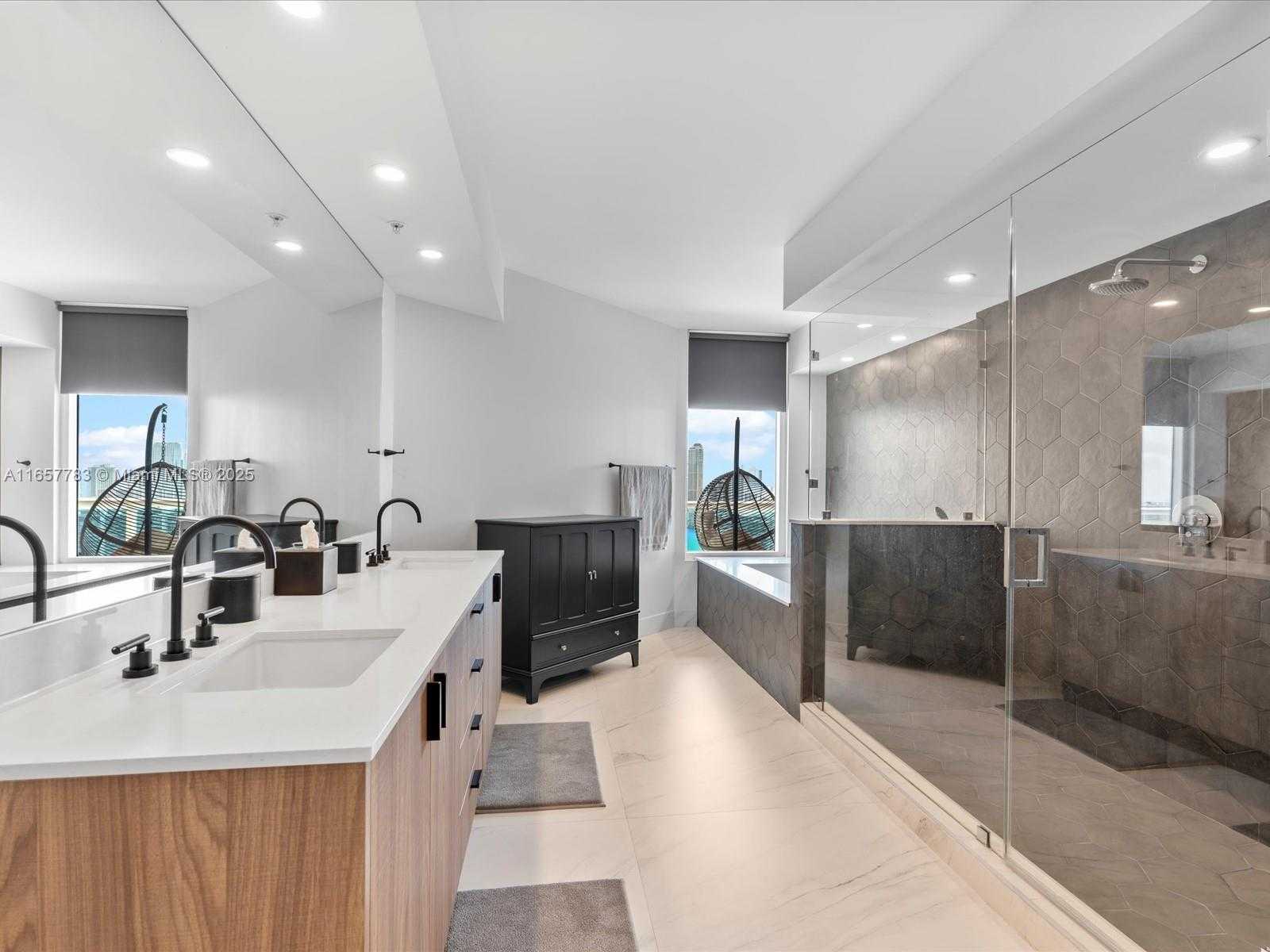 Small Image of 3370 HIDDEN BAY DR #2900, Aventura Number 32