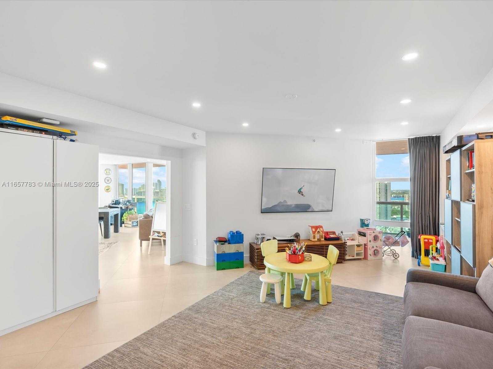 Small Image of 3370 HIDDEN BAY DR #2900, Aventura Number 36