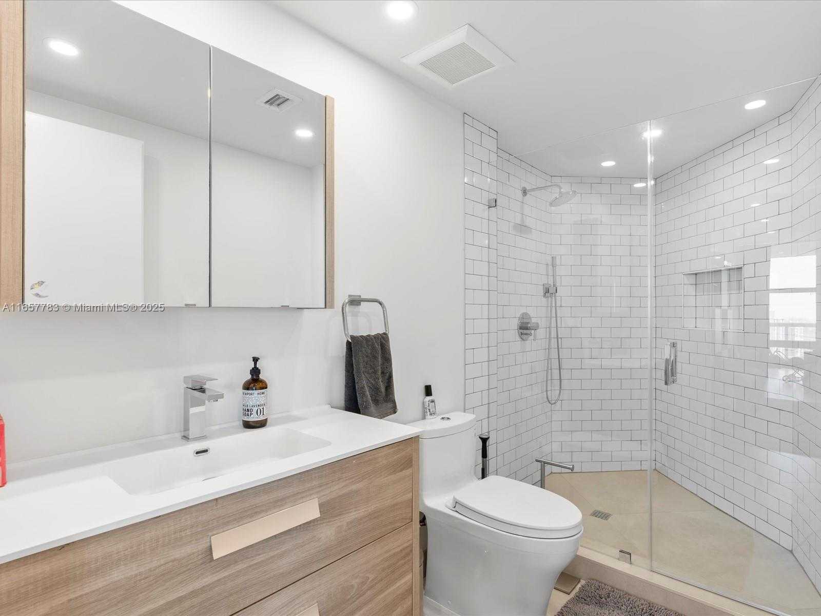 Small Image of 3370 HIDDEN BAY DR #2900, Aventura Number 40