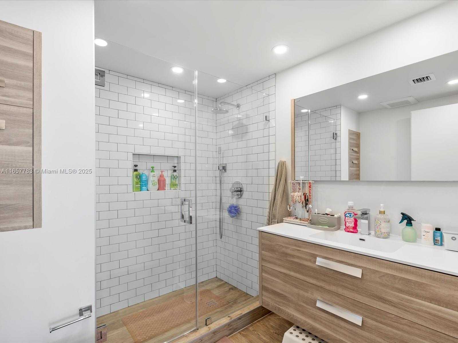 Small Image of 3370 HIDDEN BAY DR #2900, Aventura Number 44