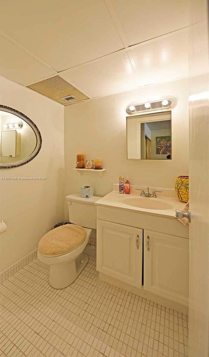 Small Image of 17560 ATLANTIC BLVD #118, Sunny Isles Beach Number 13