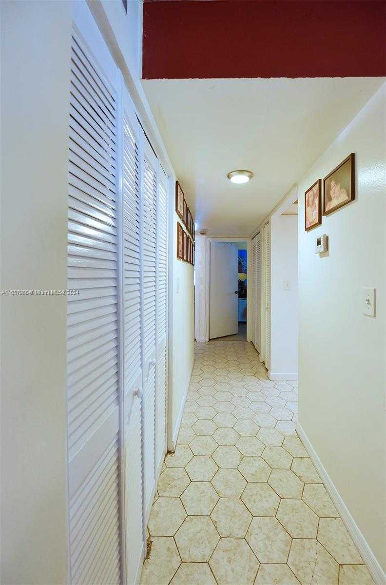 Small Image of 17560 ATLANTIC BLVD #118, Sunny Isles Beach Number 14