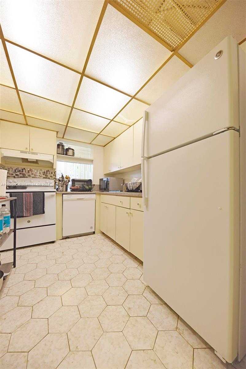 Small Image of 17560 ATLANTIC BLVD #118, Sunny Isles Beach Number 15