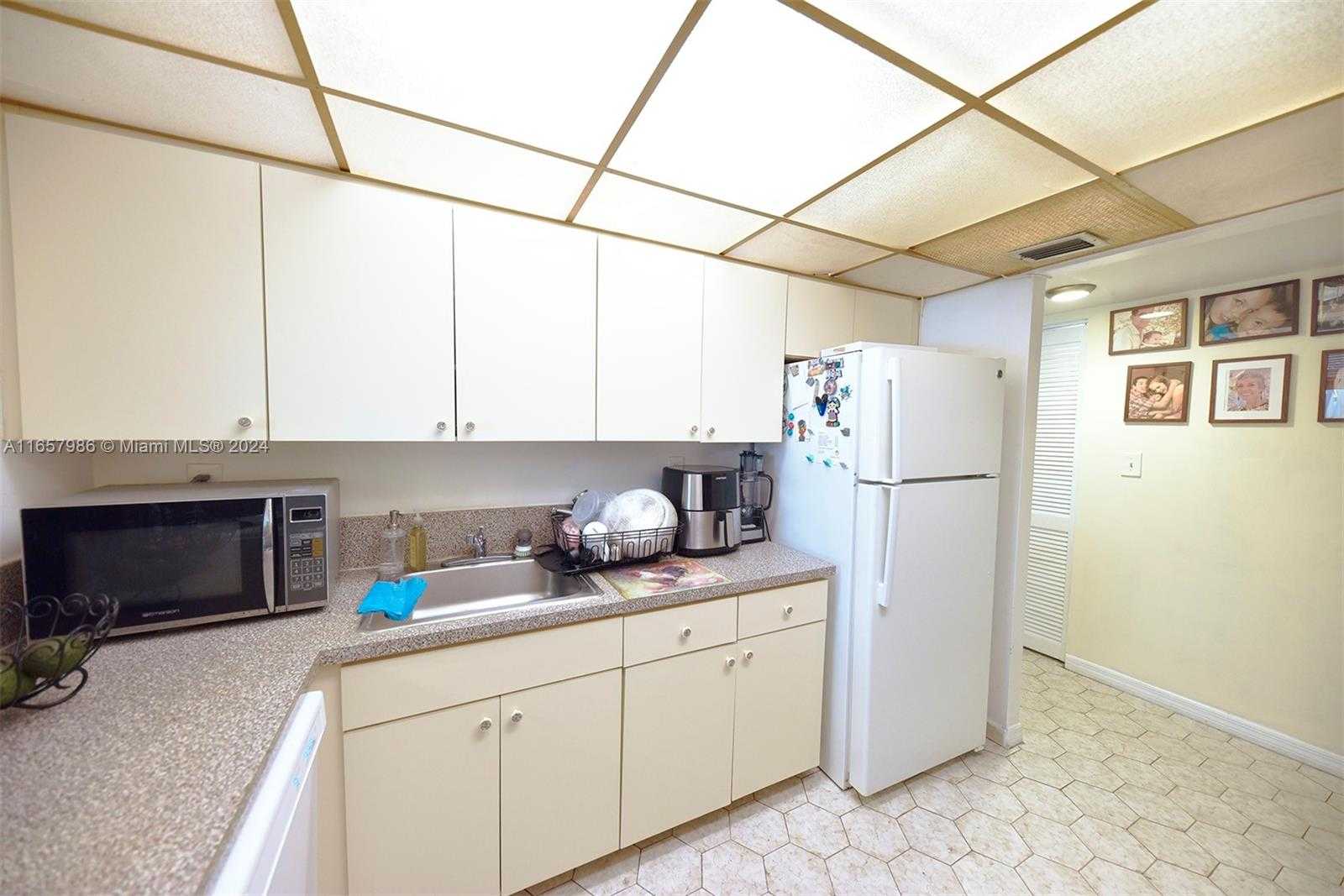 Small Image of 17560 ATLANTIC BLVD #118, Sunny Isles Beach Number 16