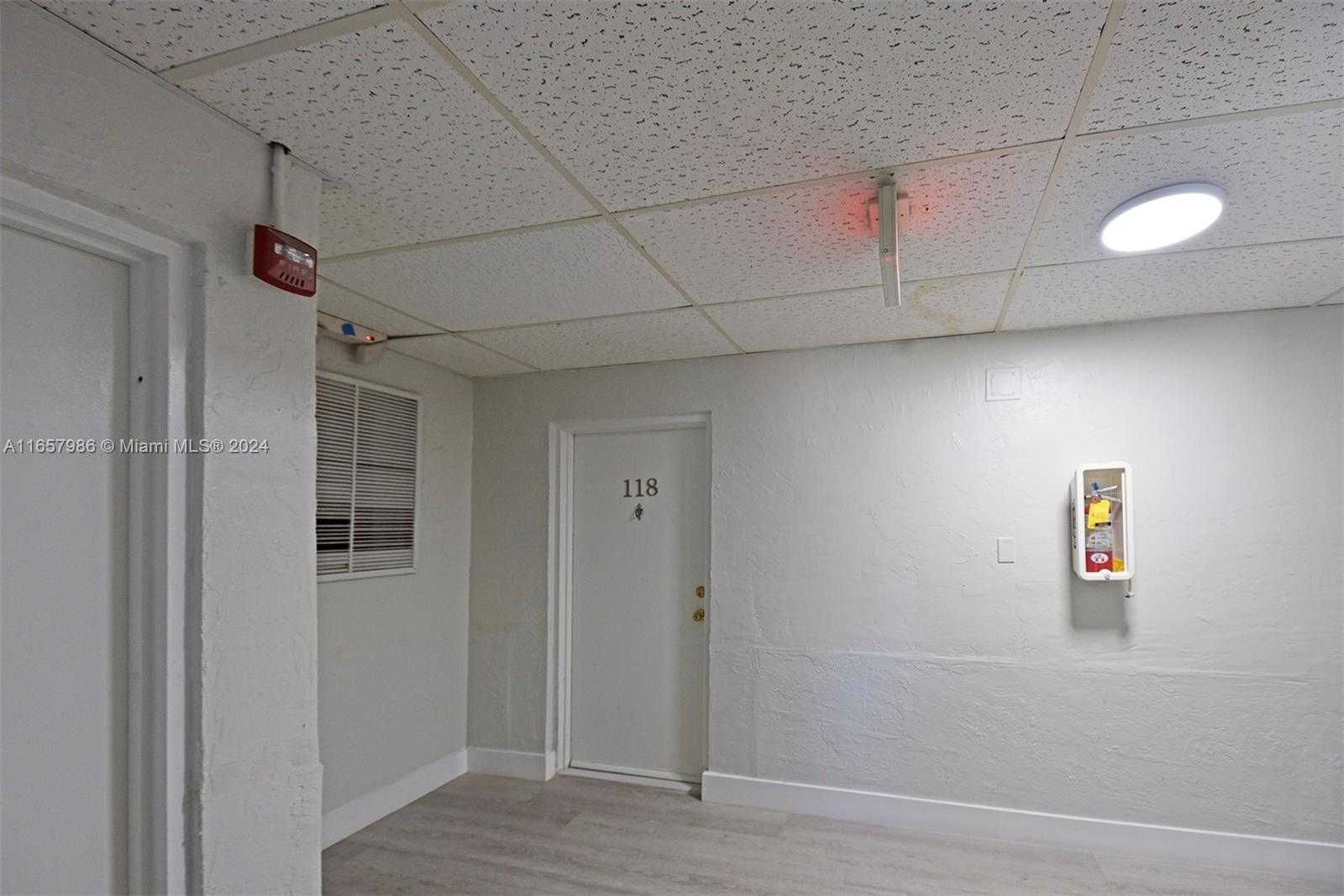 Small Image of 17560 ATLANTIC BLVD #118, Sunny Isles Beach Number 31