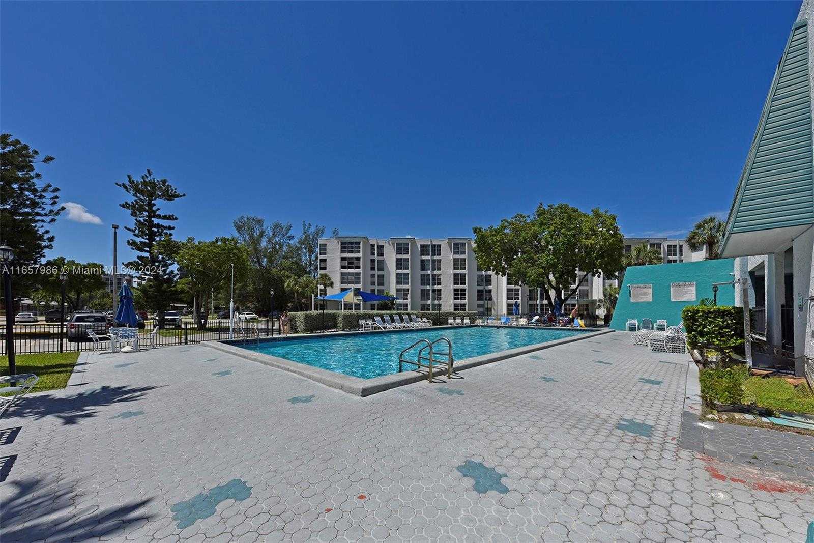 Small Image of 17560 ATLANTIC BLVD #118, Sunny Isles Beach Number 38