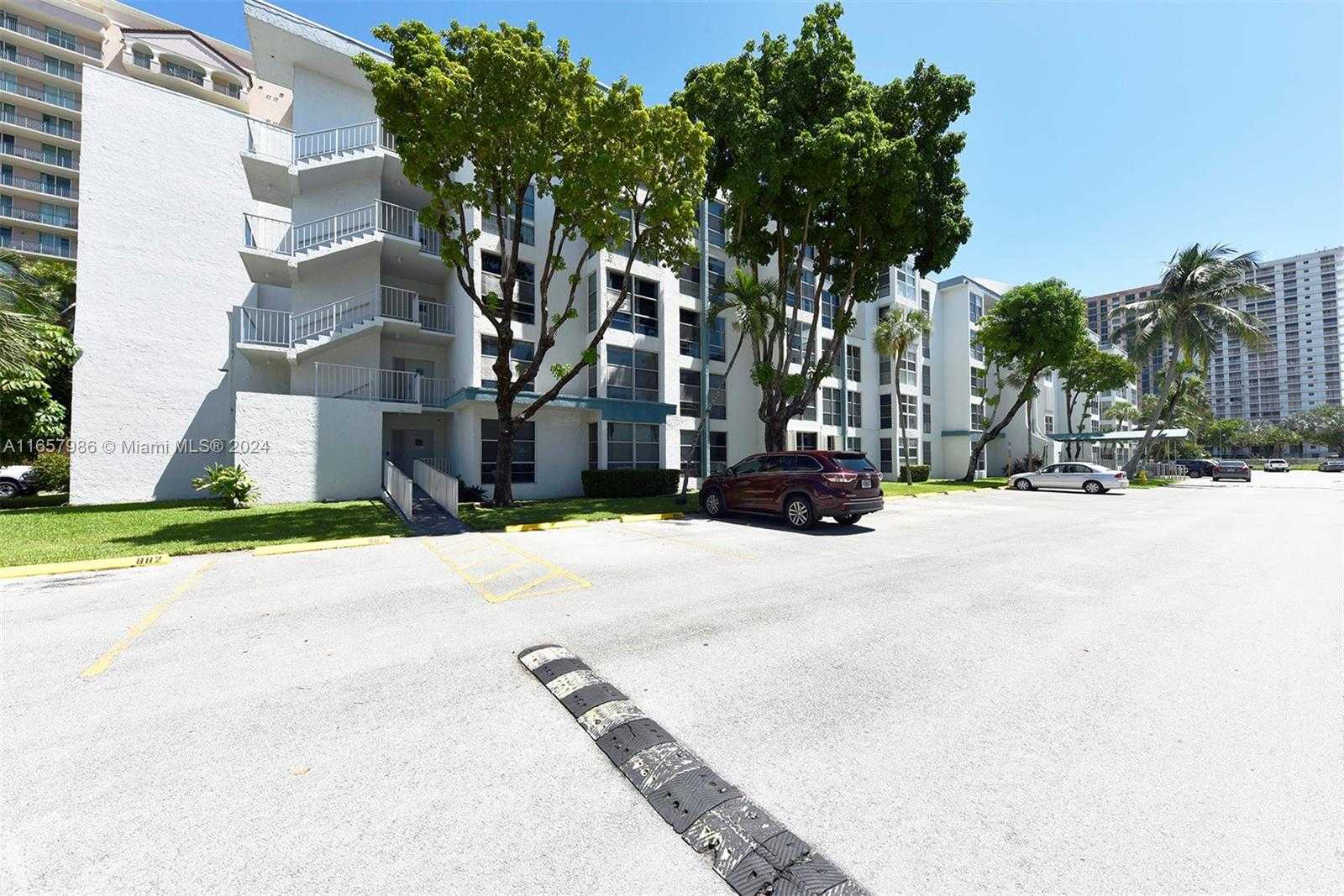 Small Image of 17560 ATLANTIC BLVD #118, Sunny Isles Beach Number 40