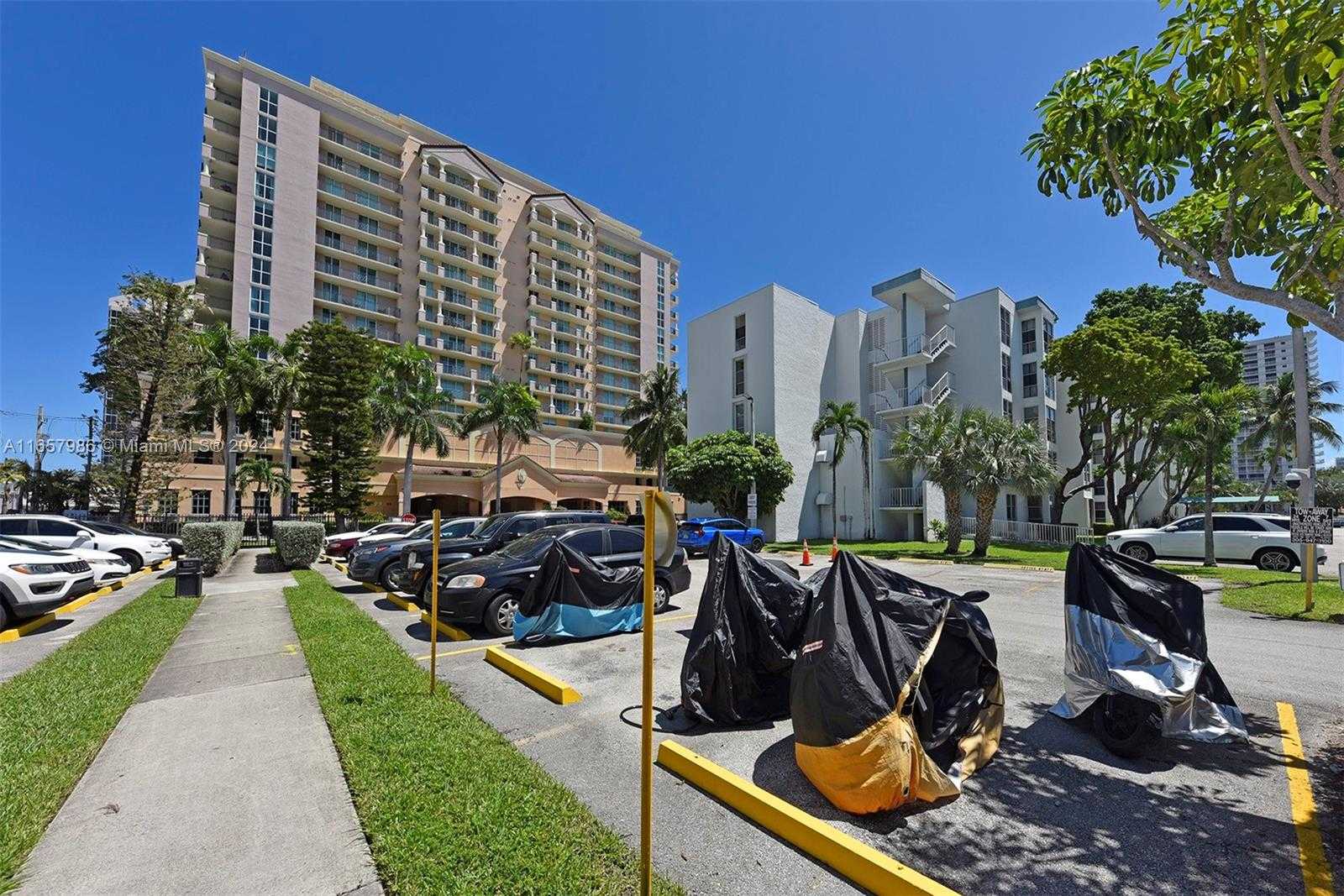 Small Image of 17560 ATLANTIC BLVD #118, Sunny Isles Beach Number 41