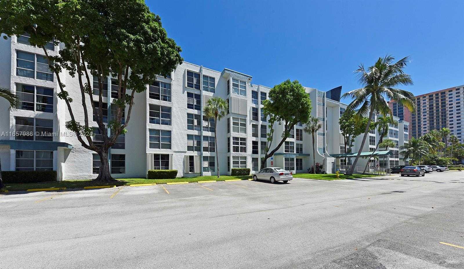 Small Image of 17560 ATLANTIC BLVD #118, Sunny Isles Beach Number 43