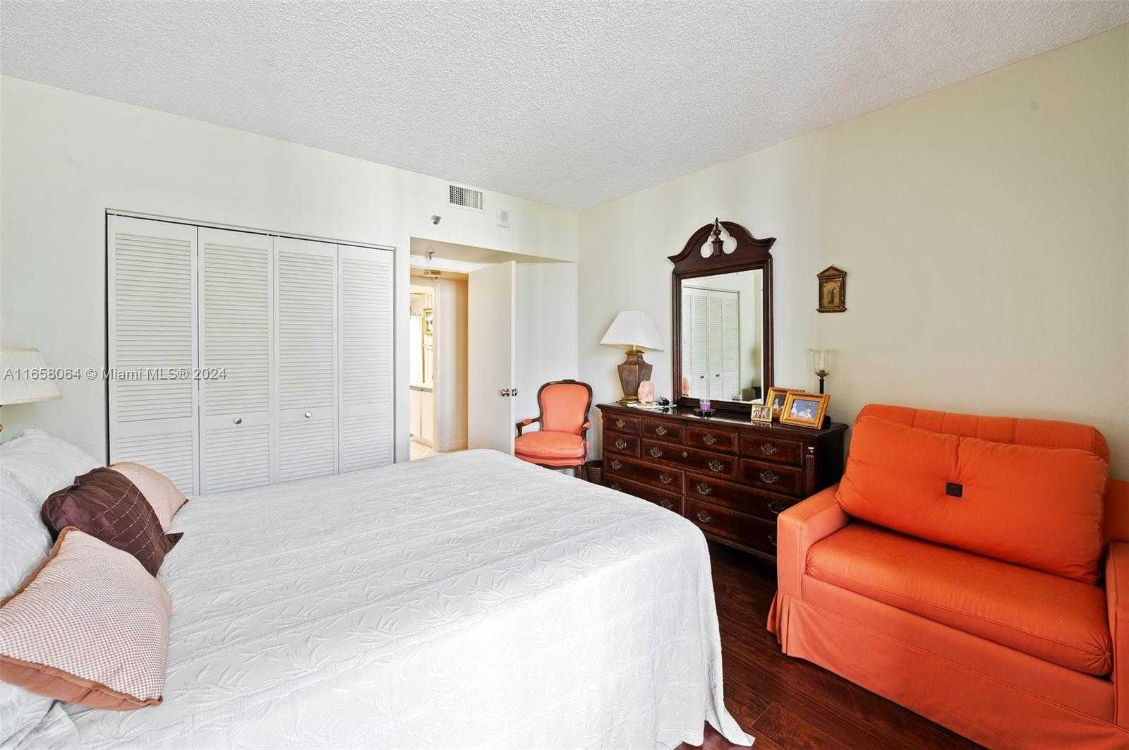 Small Image of 520 BRICKELL KEY DR #A1503, Miami Number 12