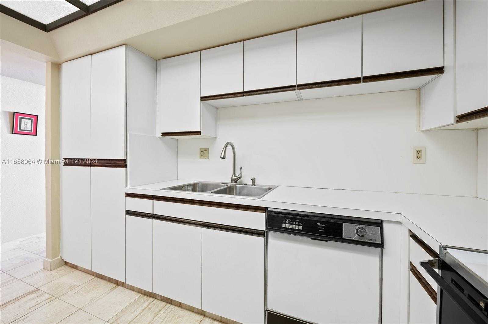 Small Image of 520 BRICKELL KEY DR #A1503, Miami Number 32