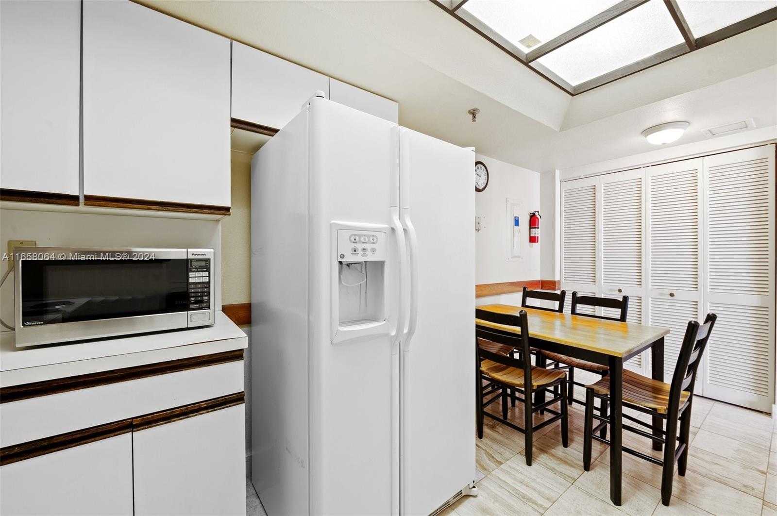 Small Image of 520 BRICKELL KEY DR #A1503, Miami Number 5