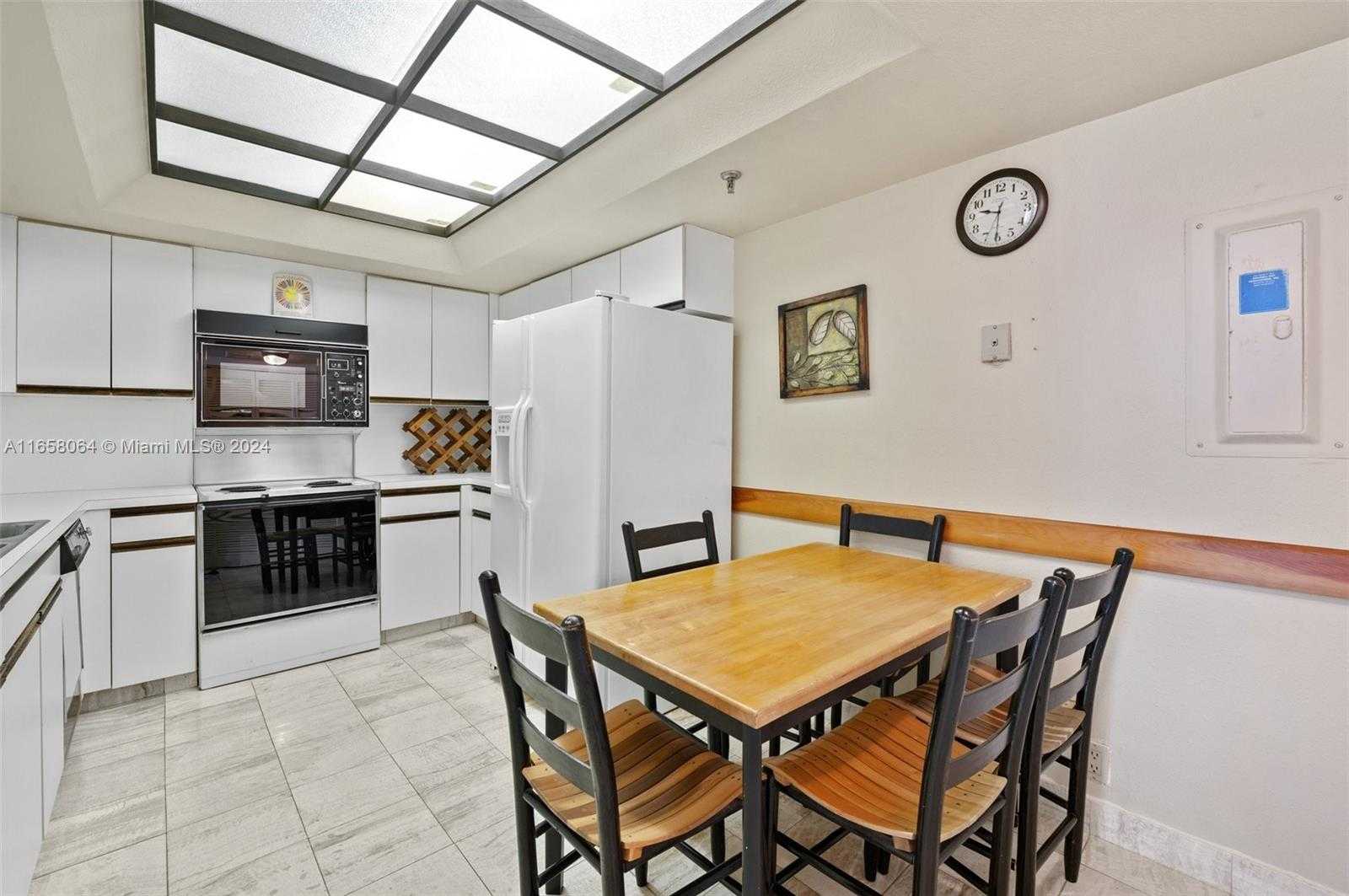 Small Image of 520 BRICKELL KEY DR #A1503, Miami Number 6