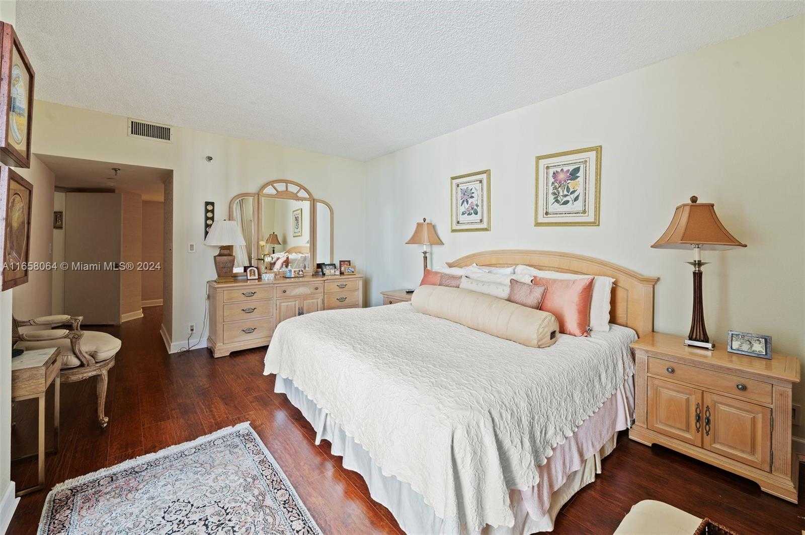 Small Image of 520 BRICKELL KEY DR #A1503, Miami Number 7