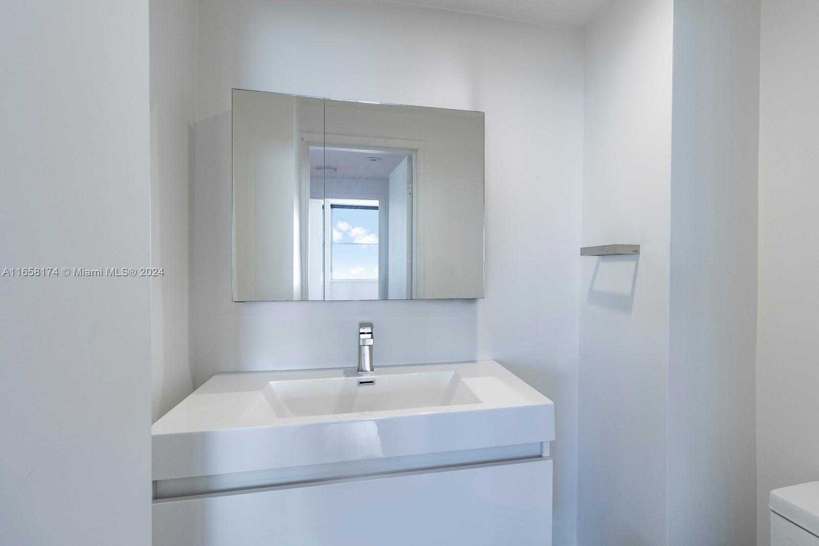 Small Image of 20 ISLAND AVE #1405, Miami Beach Number 20