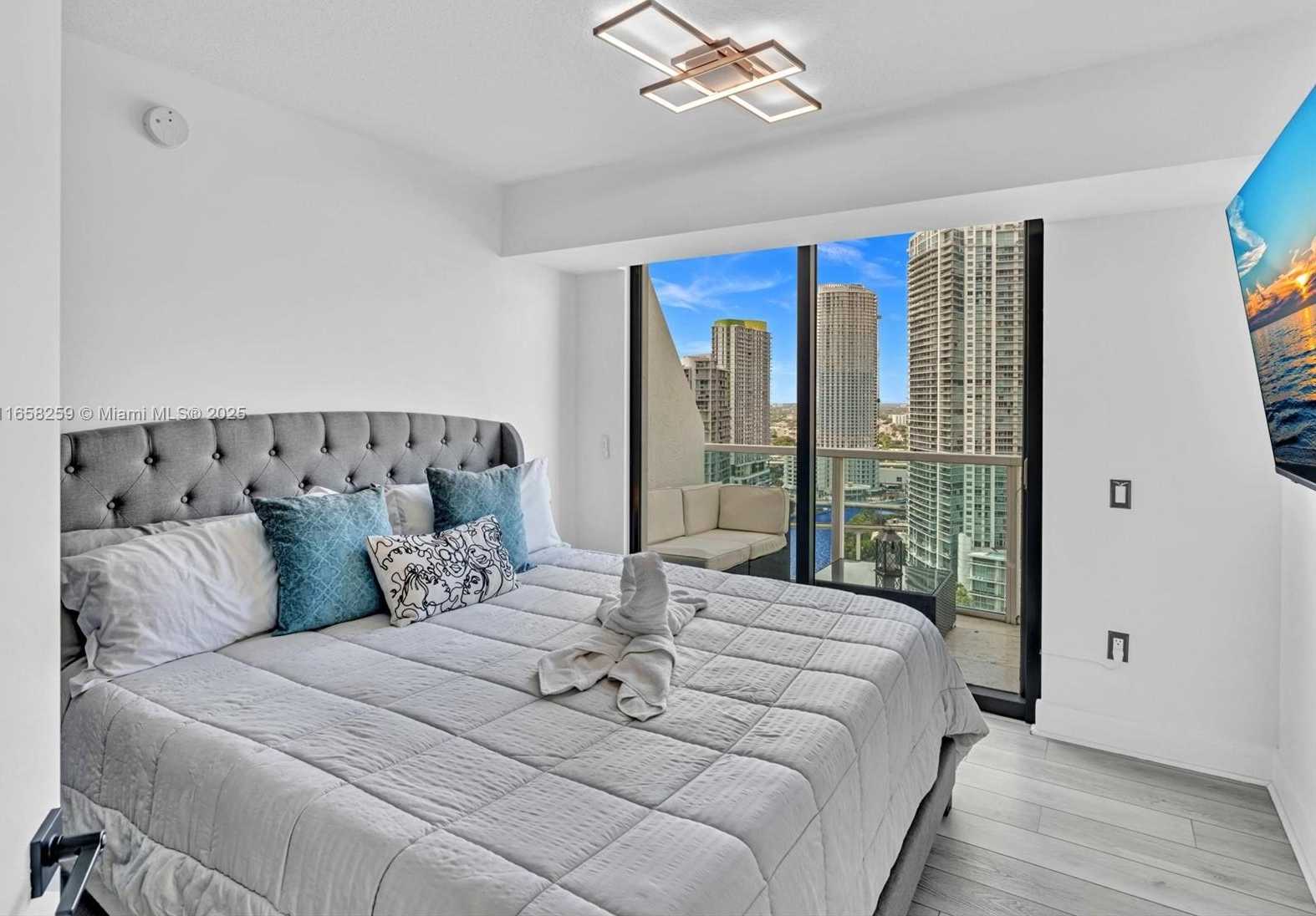 Small Image of 41 SOUTH EAST 5TH ST #1717, Miami Number 7