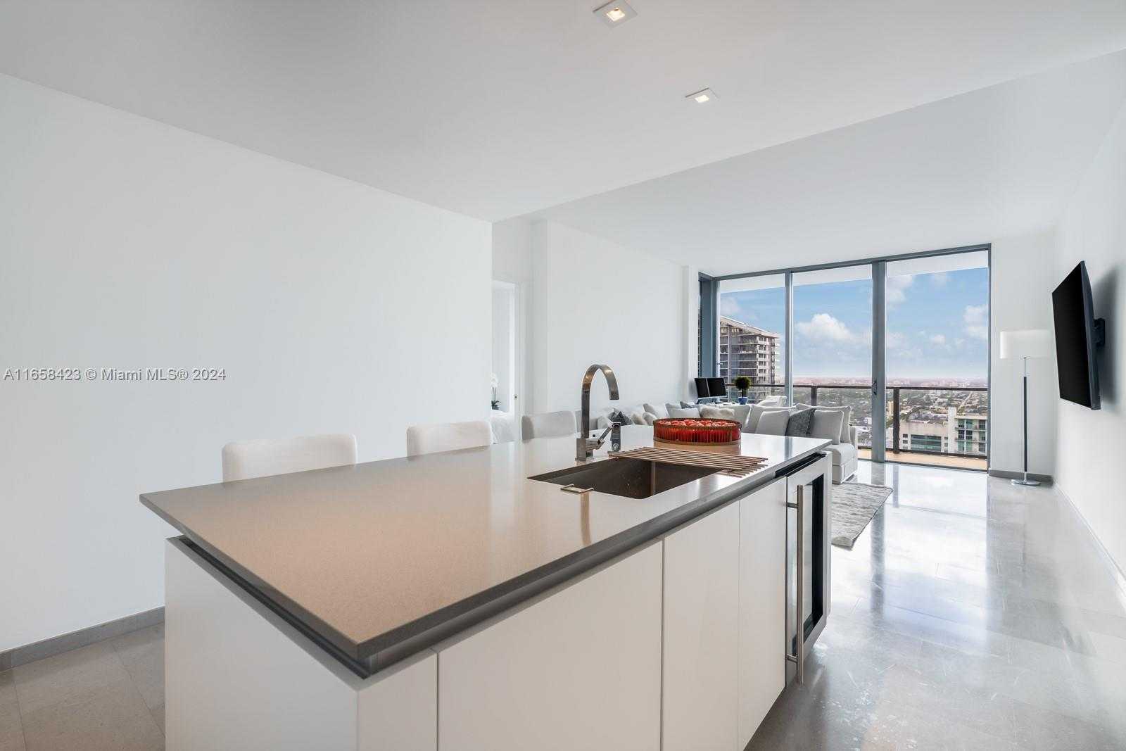 Small Image of 68 SOUTH EAST 6TH ST #3706, Miami Number 5