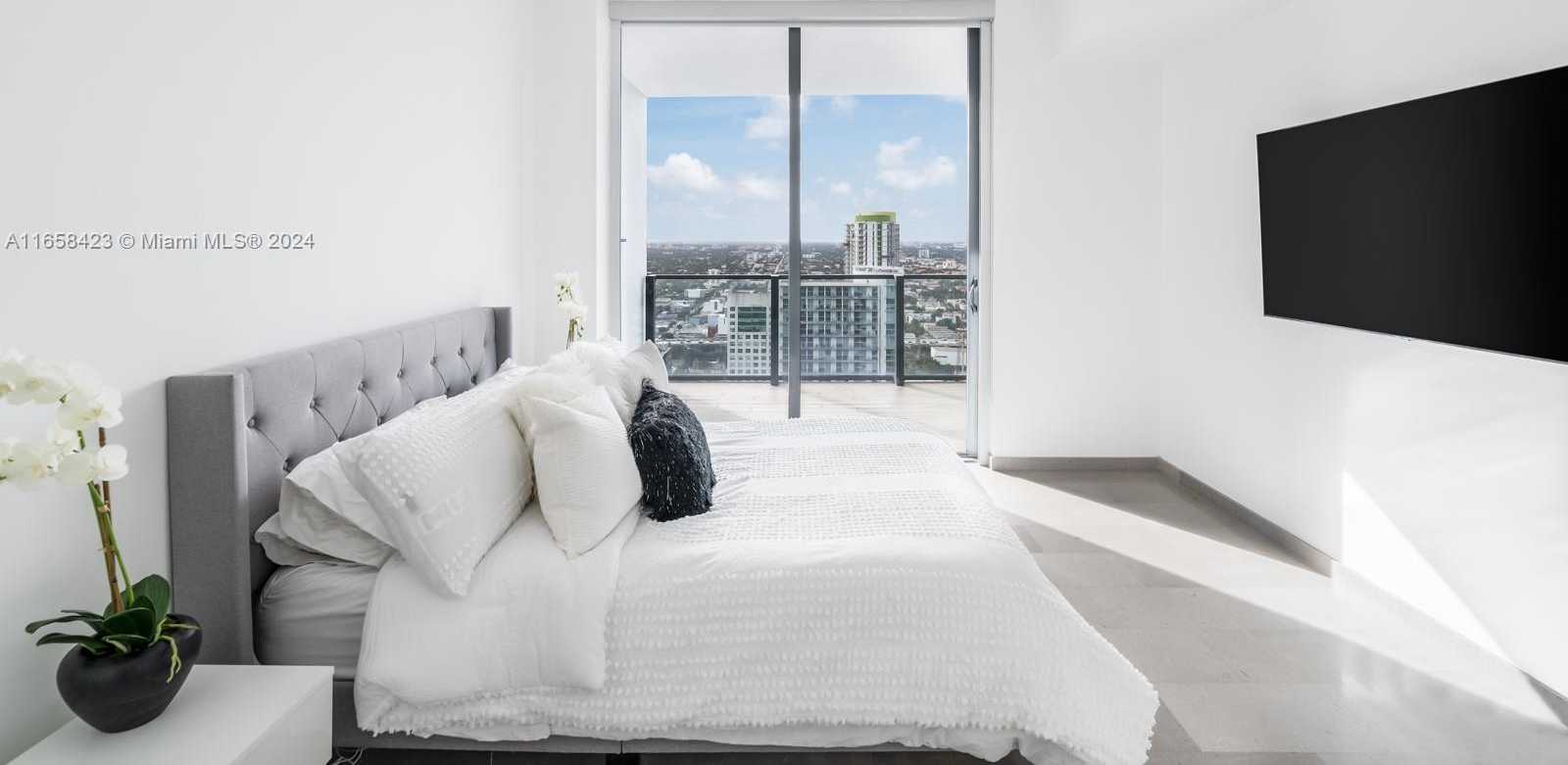 Small Image of 68 SOUTH EAST 6TH ST #3706, Miami Number 9