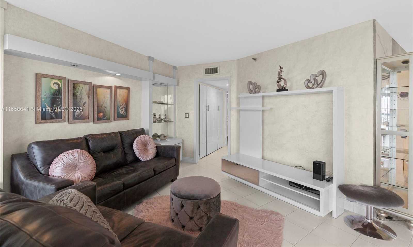 Small Image of 19101 MYSTIC POINTE DR #LPH9, Aventura Number 12