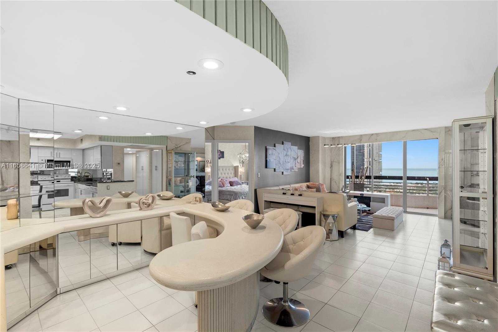 Small Image of 19101 MYSTIC POINTE DR #LPH9, Aventura Number 16