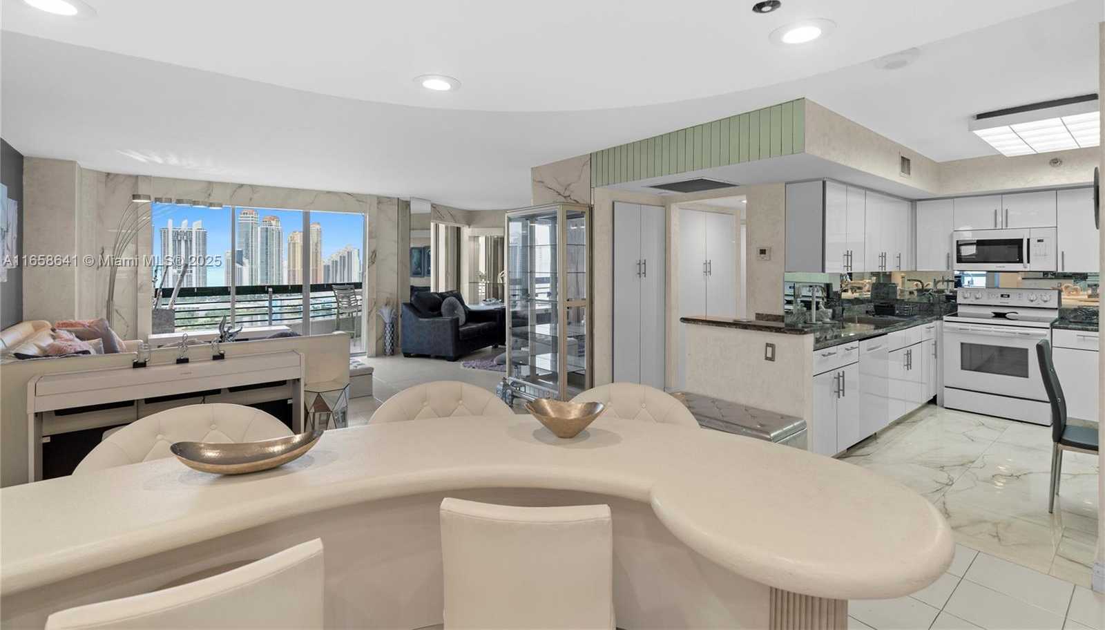 Small Image of 19101 MYSTIC POINTE DR #LPH9, Aventura Number 17
