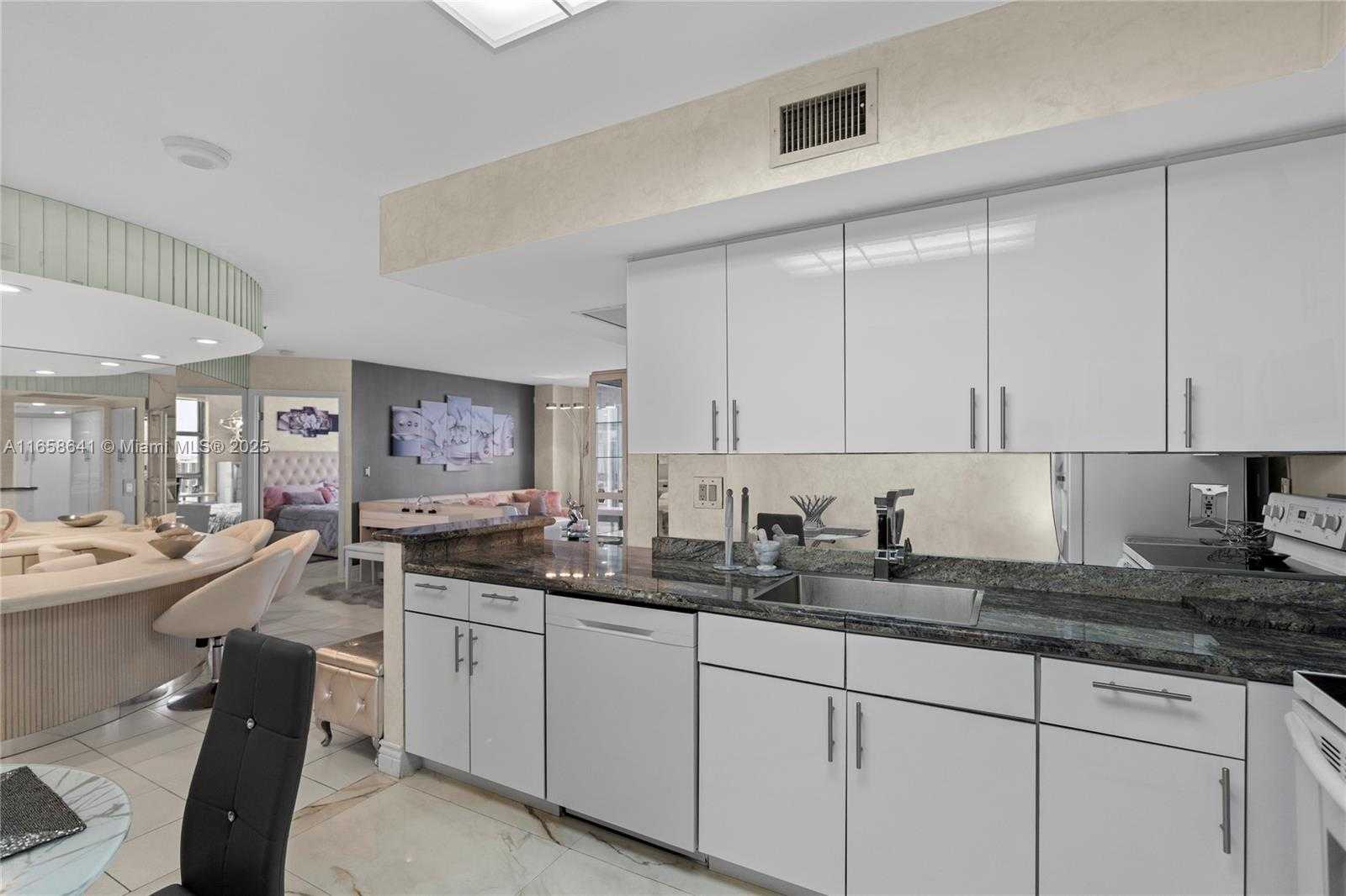 Small Image of 19101 MYSTIC POINTE DR #LPH9, Aventura Number 25
