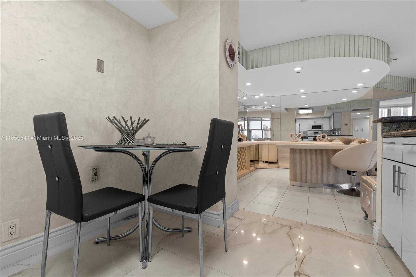 Small Image of 19101 MYSTIC POINTE DR #LPH9, Aventura Number 26