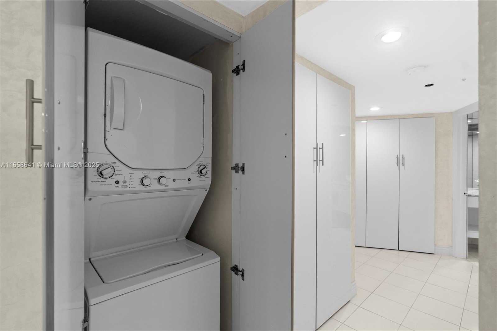 Small Image of 19101 MYSTIC POINTE DR #LPH9, Aventura Number 28