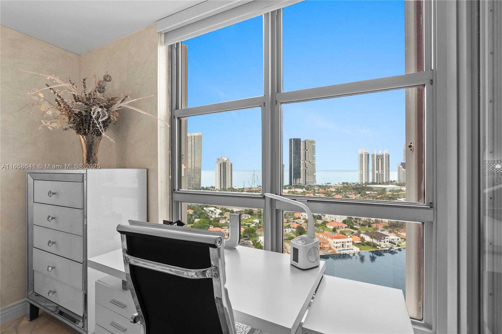 Small Image of 19101 MYSTIC POINTE DR #LPH9, Aventura Number 31