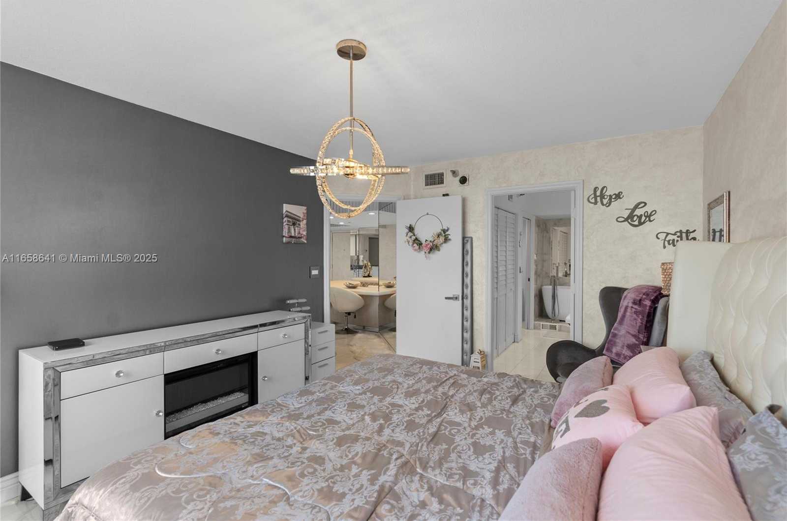 Small Image of 19101 MYSTIC POINTE DR #LPH9, Aventura Number 32