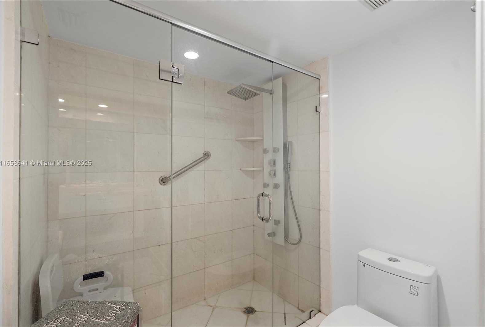Small Image of 19101 MYSTIC POINTE DR #LPH9, Aventura Number 34