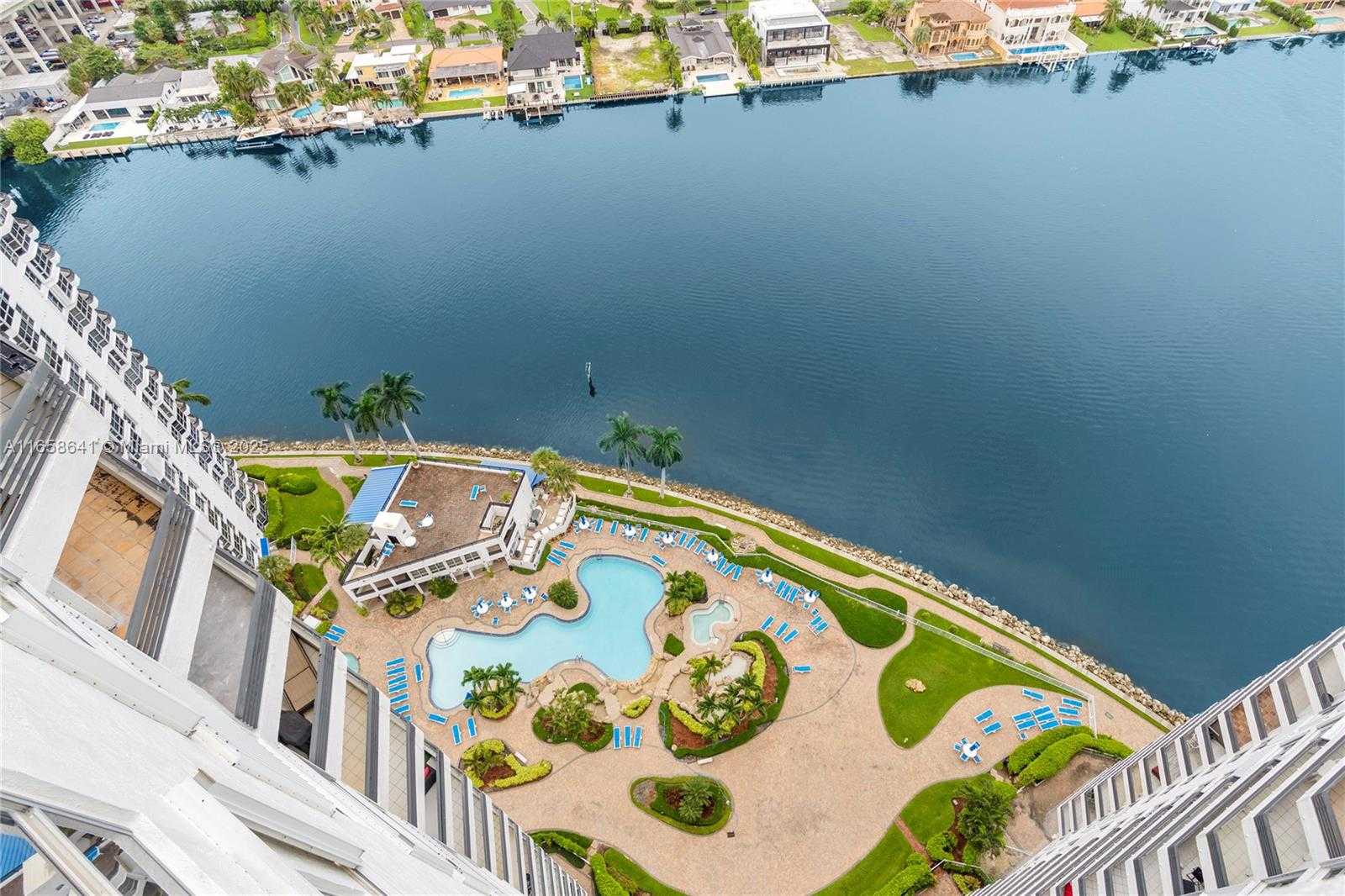 Small Image of 19101 MYSTIC POINTE DR #LPH9, Aventura Number 37