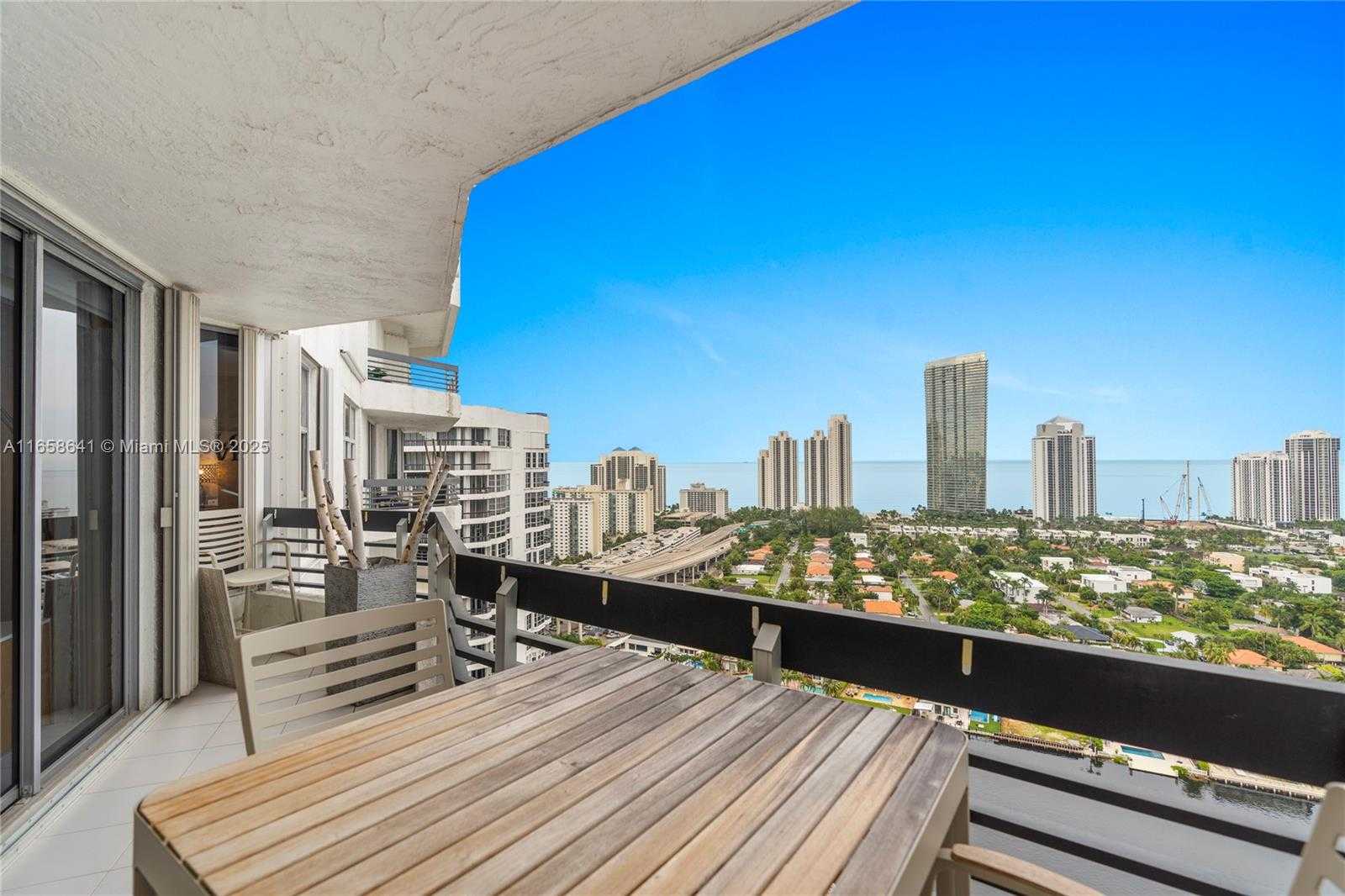Small Image of 19101 MYSTIC POINTE DR #LPH9, Aventura Number 4